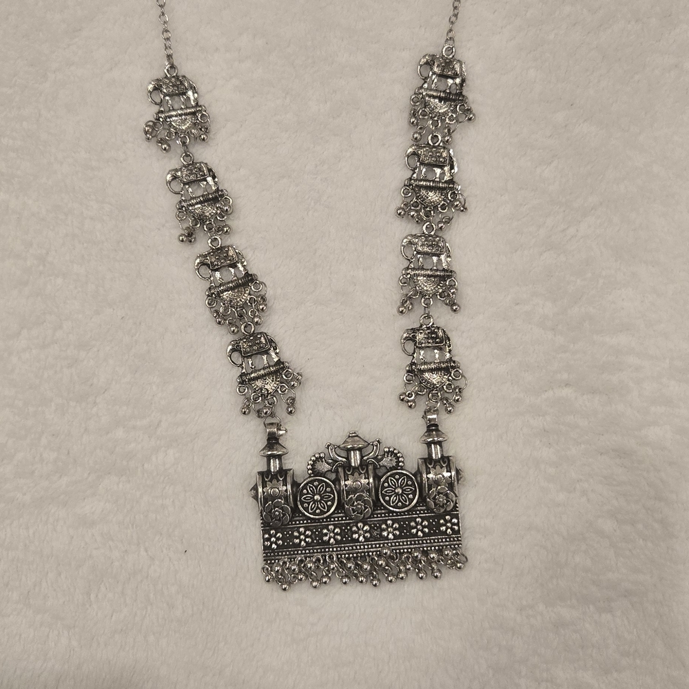 Elegant Silver Necklace
